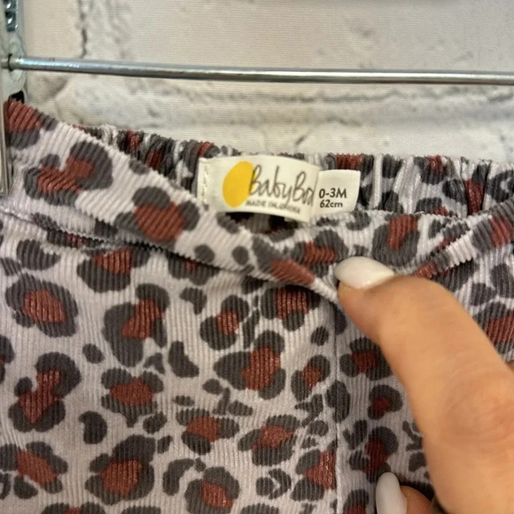 Baby Boden Leopard print corduroy shorts | 0-3M EUC - Picture 2 of 3
